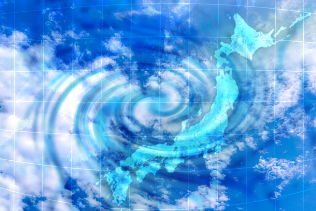 天気予報をチェックしている人