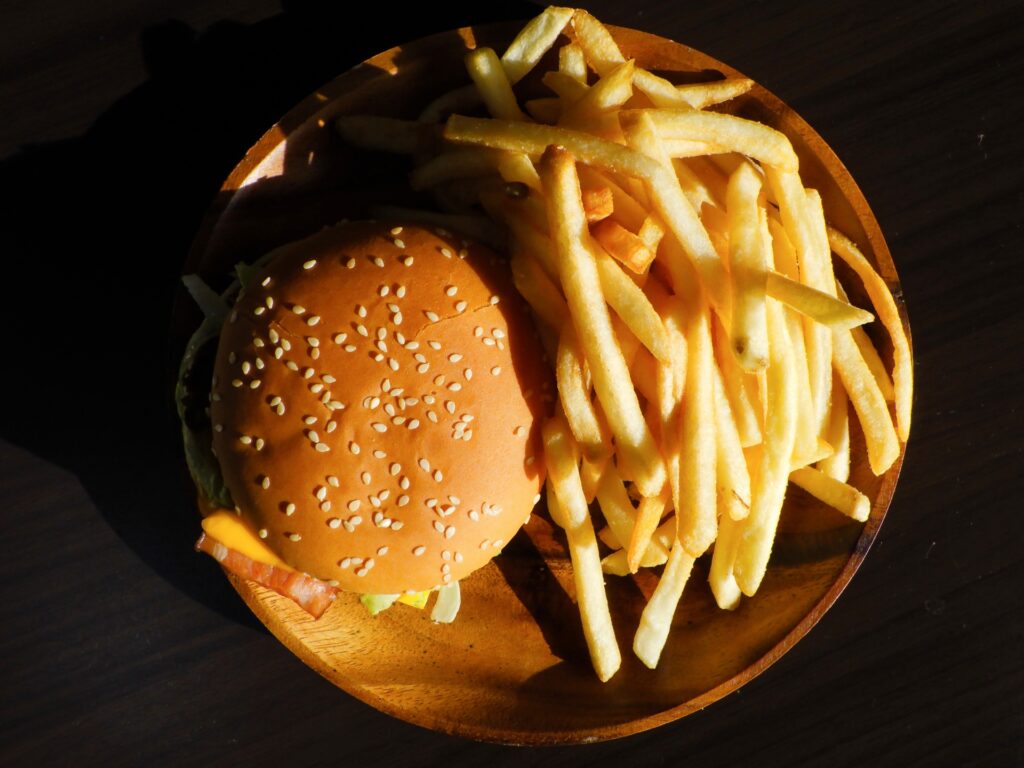 マクドナルドのハンバーガーを撮影した写真