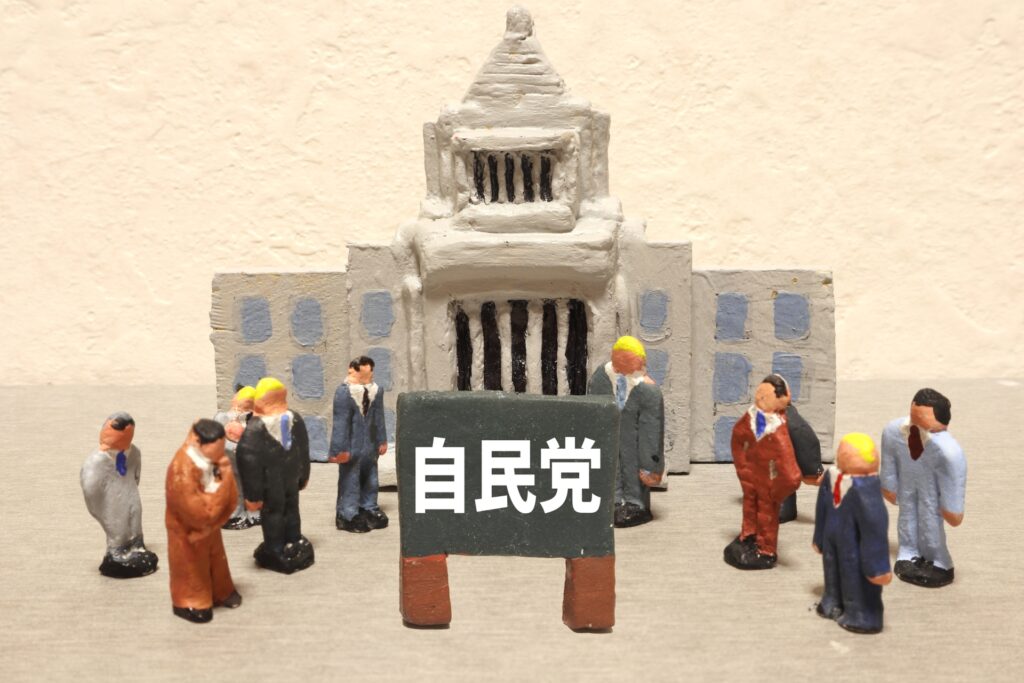 自民党内で会議している様子