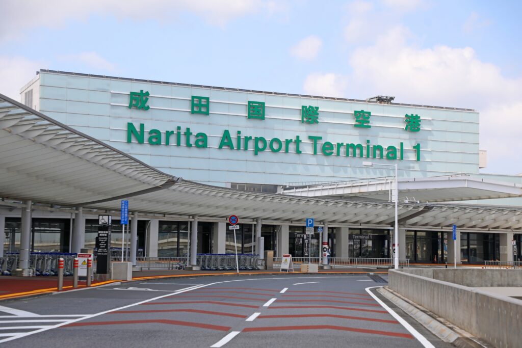 成田空港の外観を撮影した写真