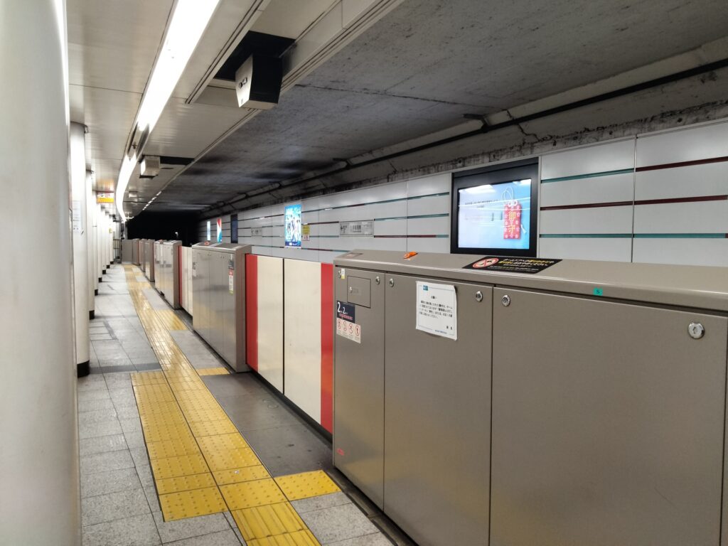 東京メトロの地下鉄の風景を撮影した写真