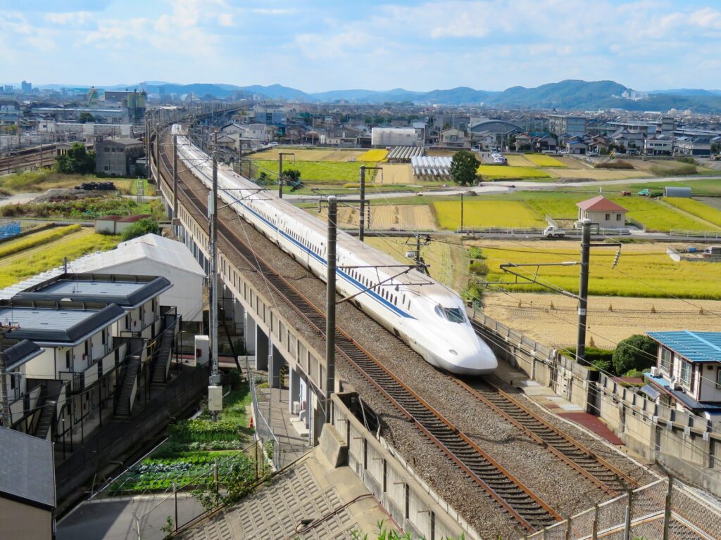 運行している新幹線を撮影した写真