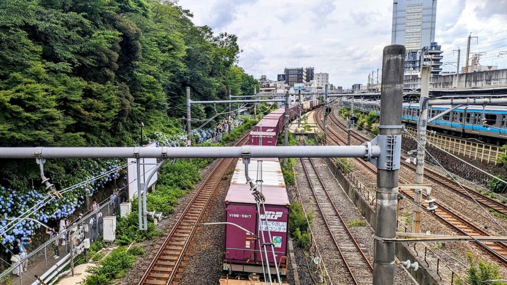 貨物列車を撮影した写真