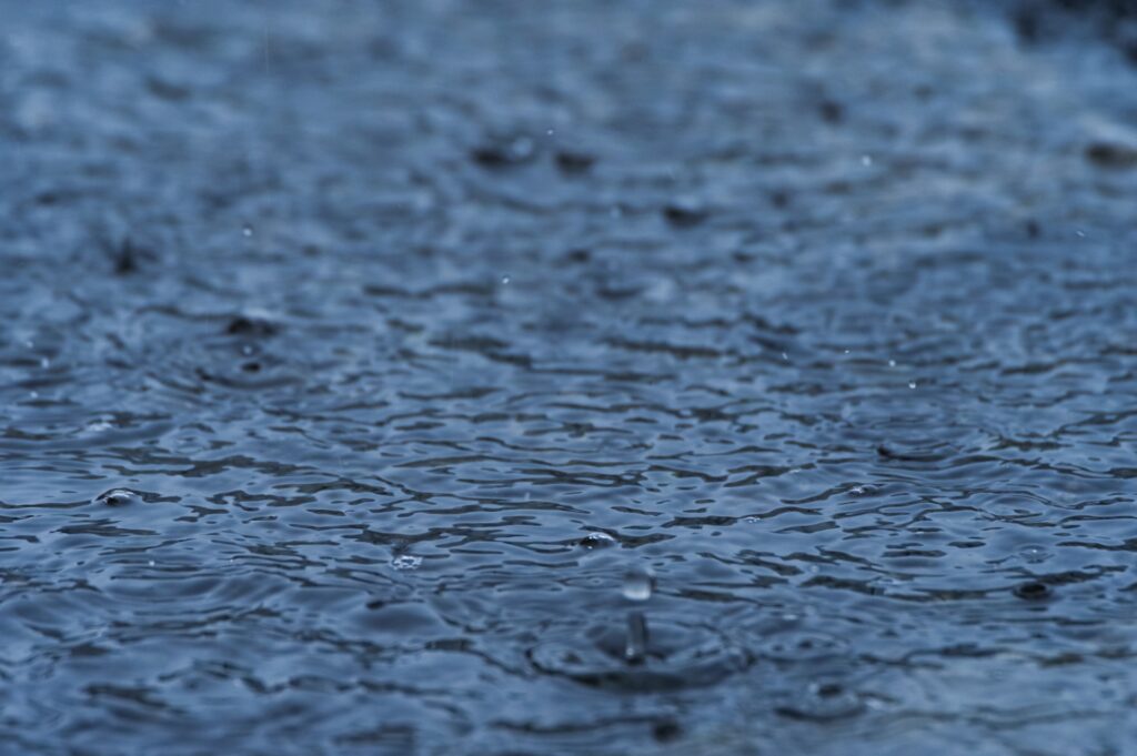 集中豪雨をイメージした写真