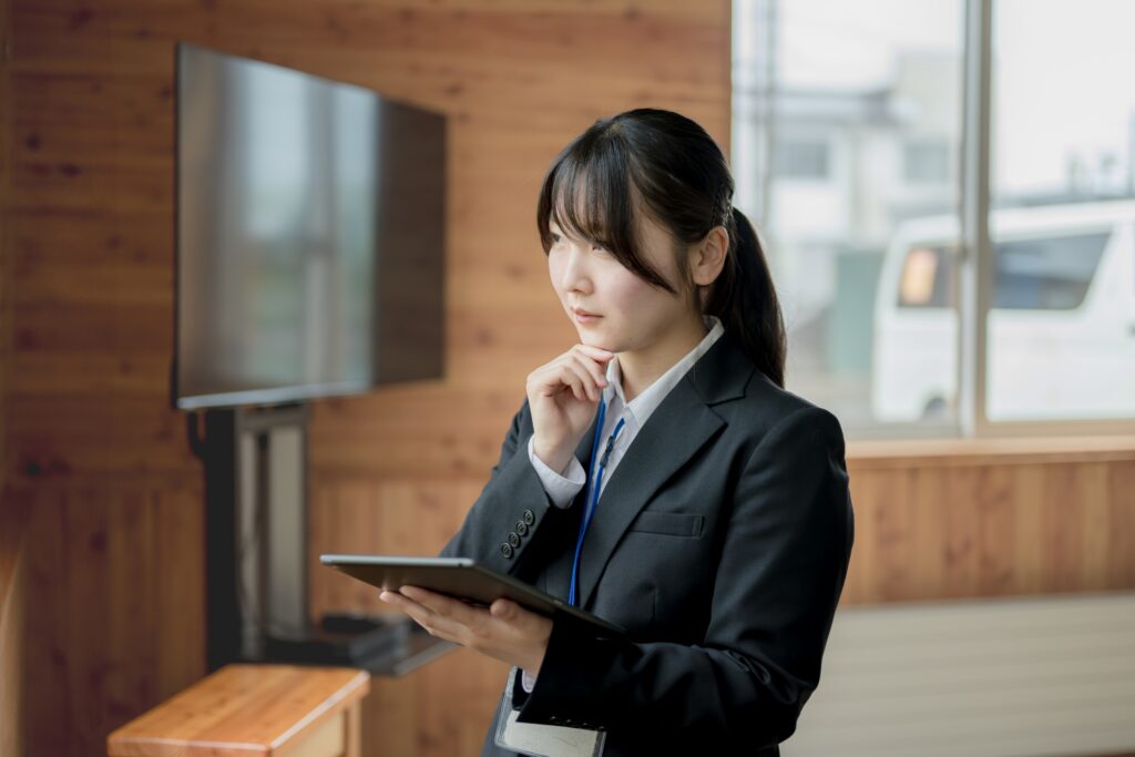 ニュースを見て疑問を感じている人