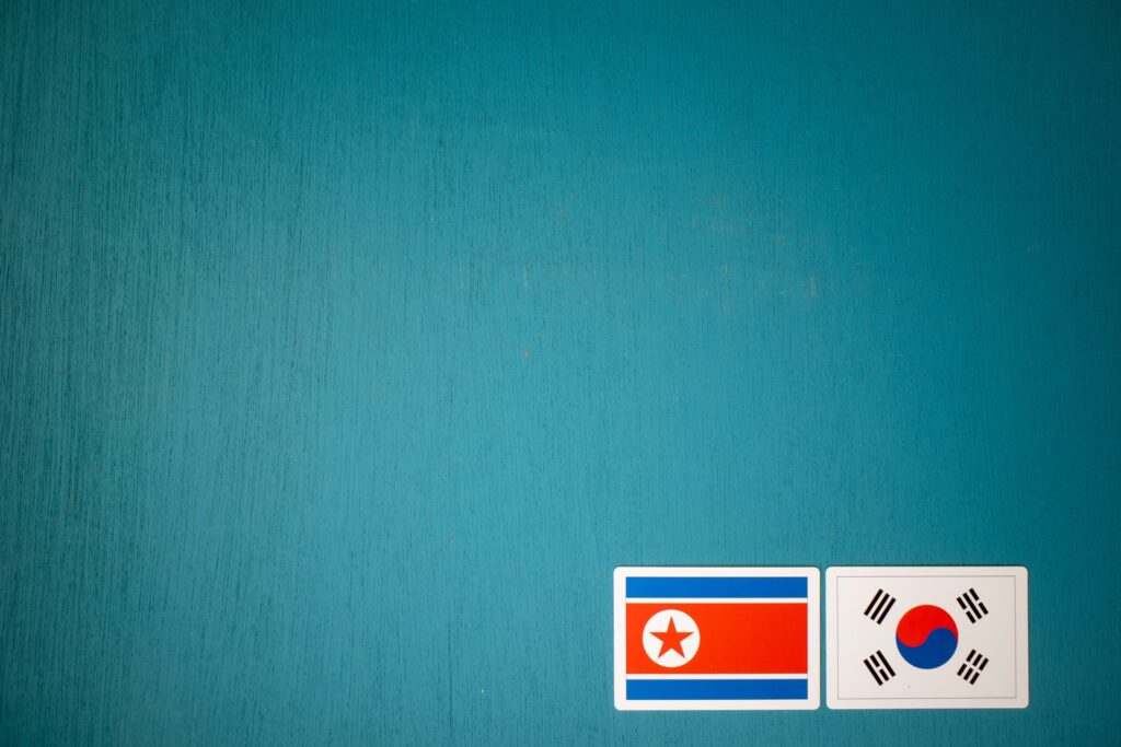 韓国と北朝鮮の国旗を撮影した写真