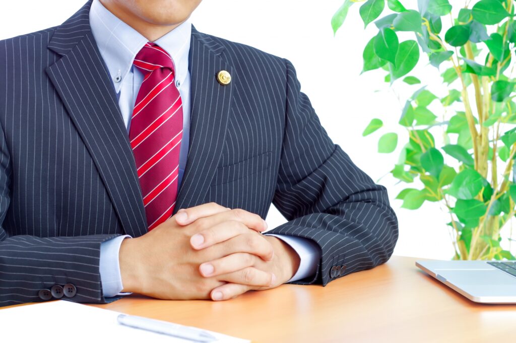 弁護士の男性を撮影した写真
