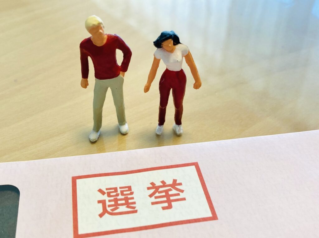 選挙活動をしている政治家をイメージした写真