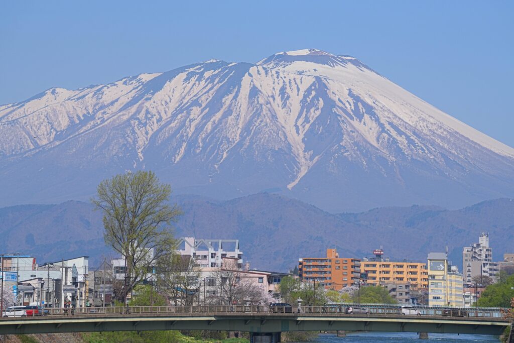 岩手山の冠雪を撮影した写真
