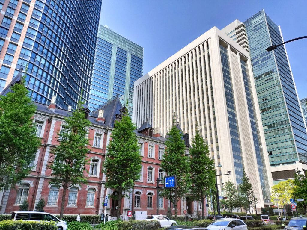 三菱UFJ銀行の外観を撮影した写