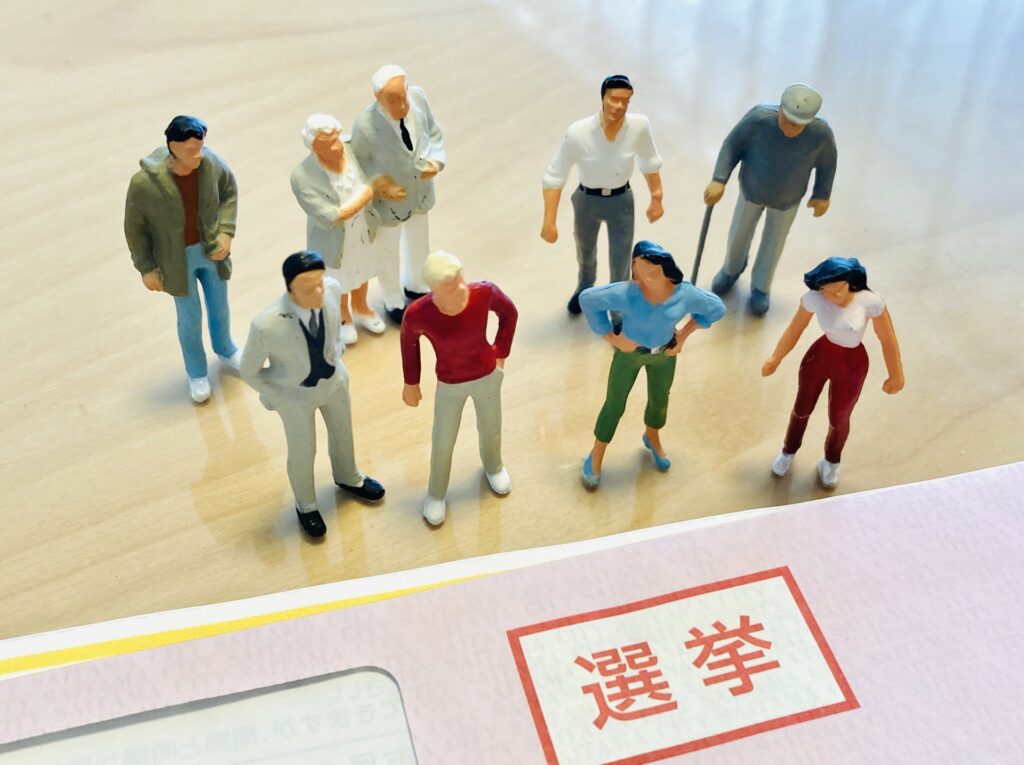 選挙に投票している国民