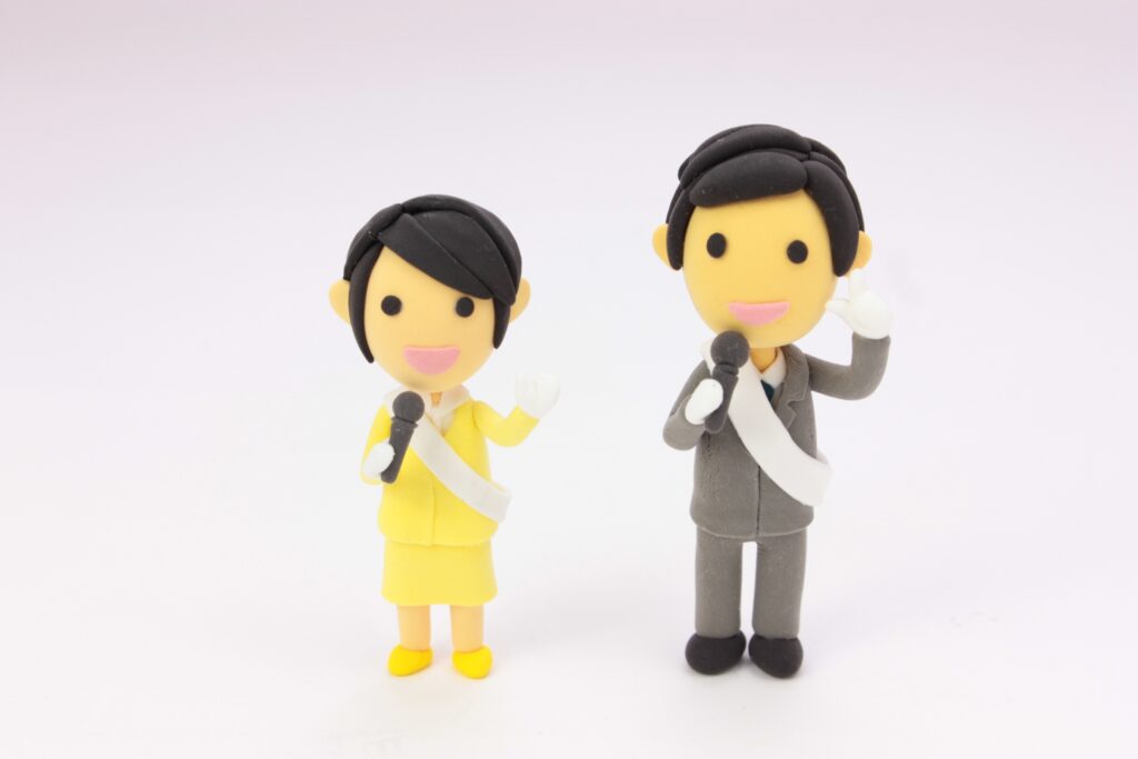 演説している政治家