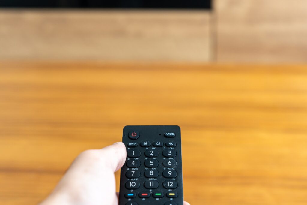 テレビの購入を検討している人