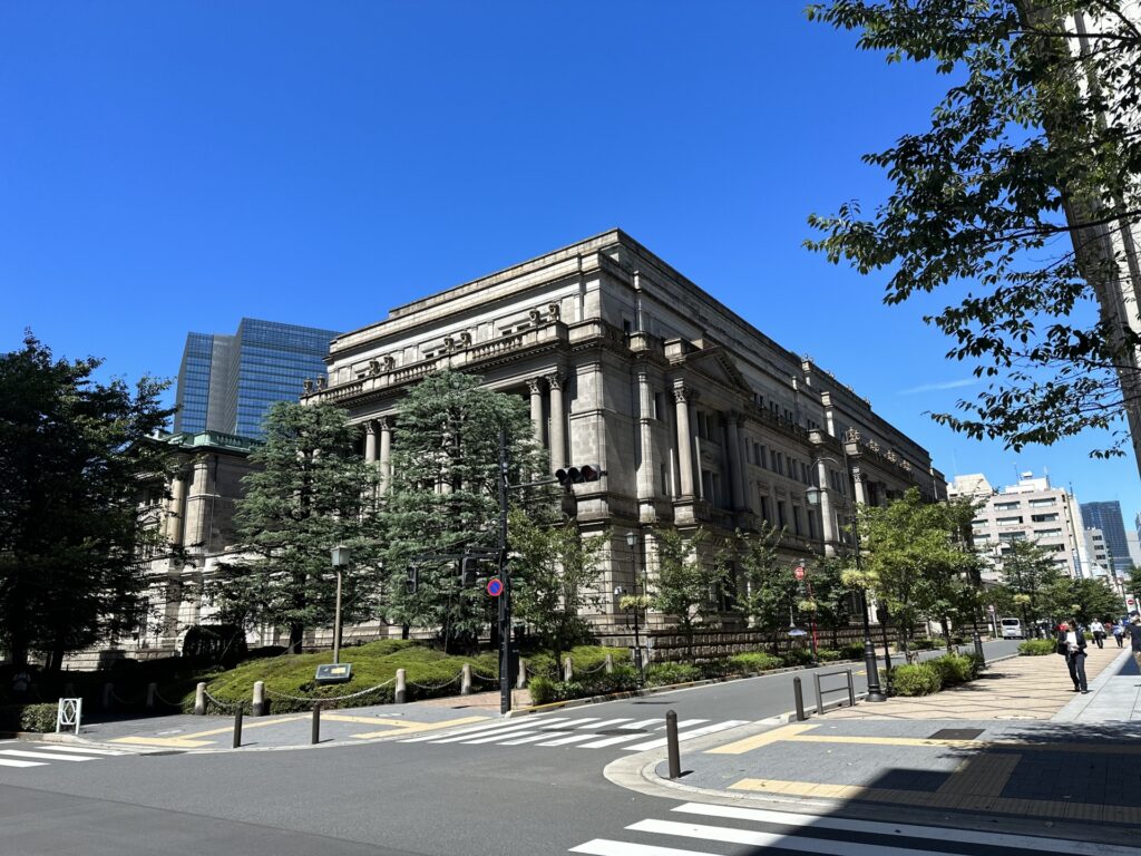 日本銀行の外観を撮影した写真