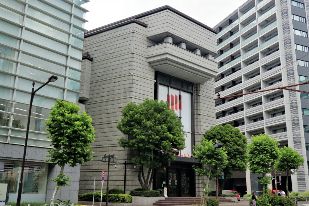 東京証券取引所の外観を撮影した写真