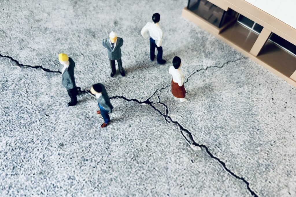 離職している若者をイメージした画像