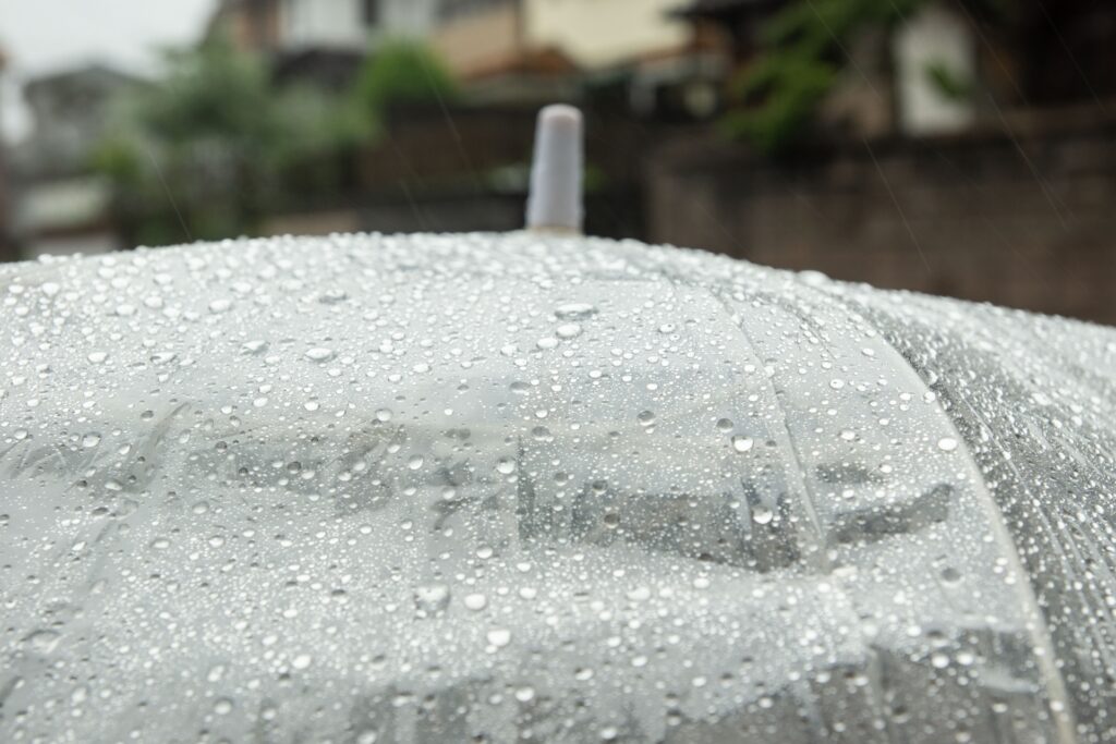 雨が降っている地域をイメージした写真