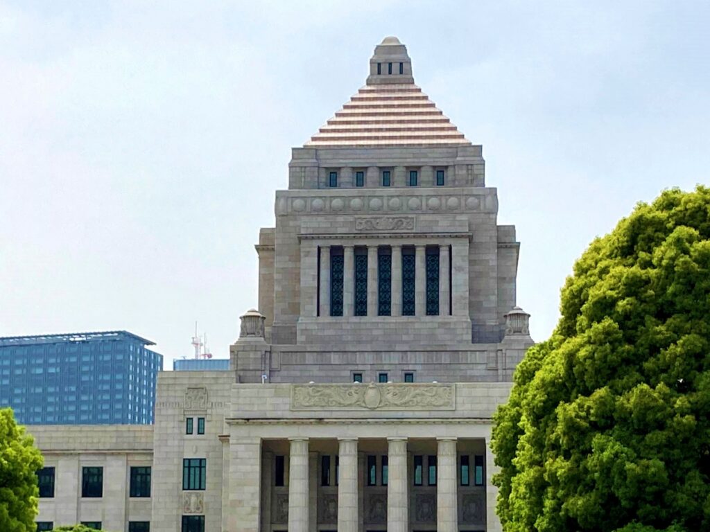 国会議事堂の外観を撮影した写真