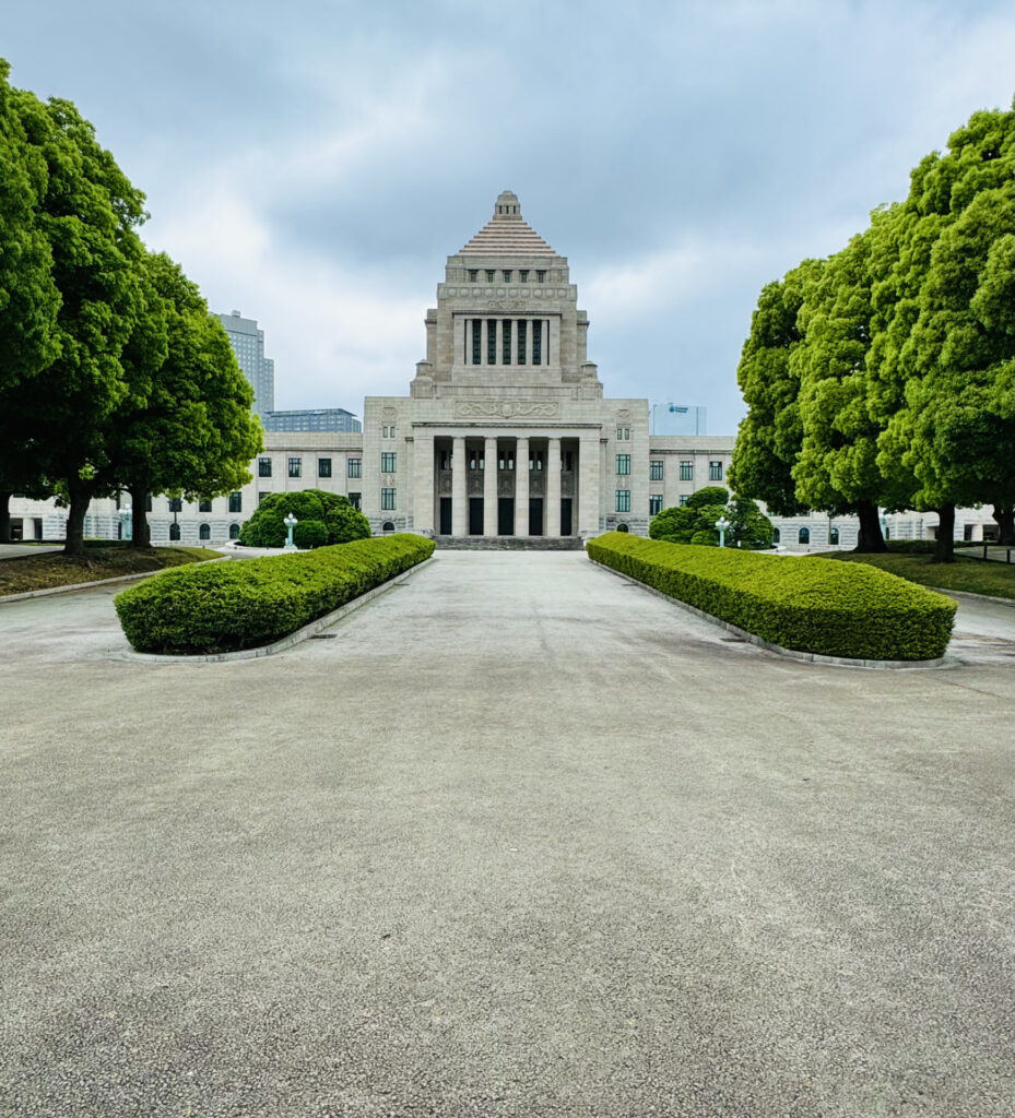 国会議事堂の外観を撮影した画像