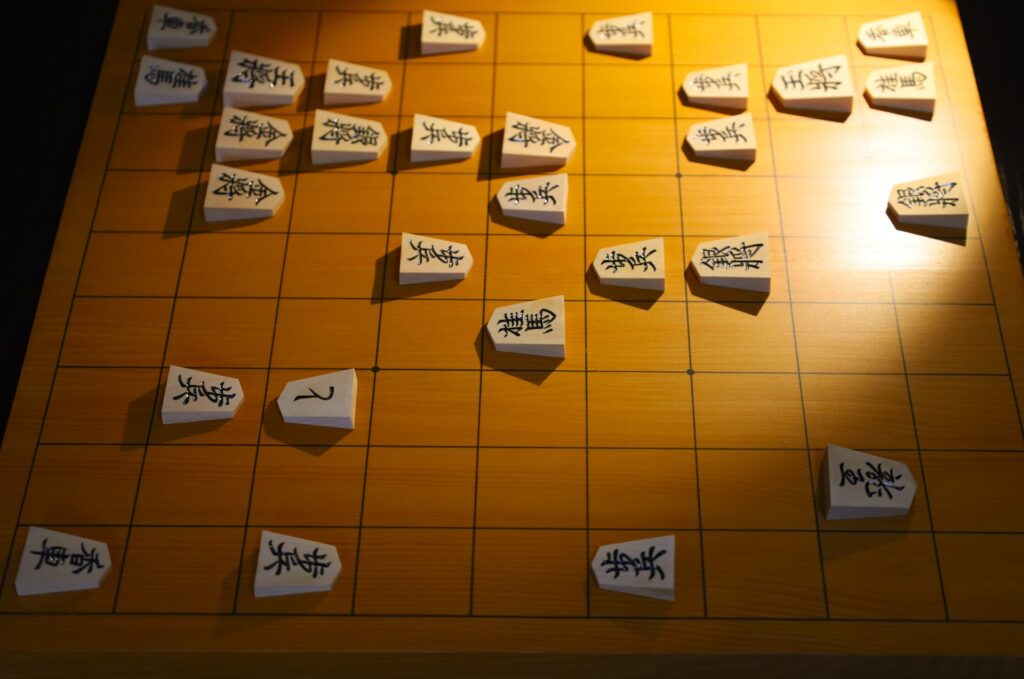 将棋している人の写真