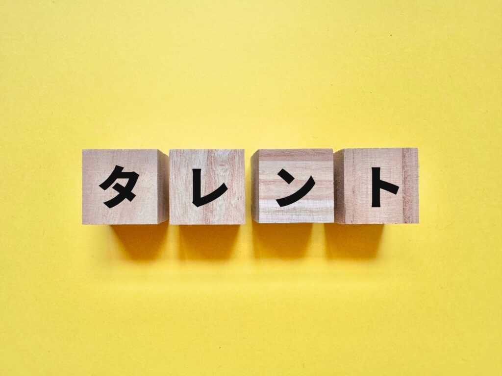 タレントを撮影した写真