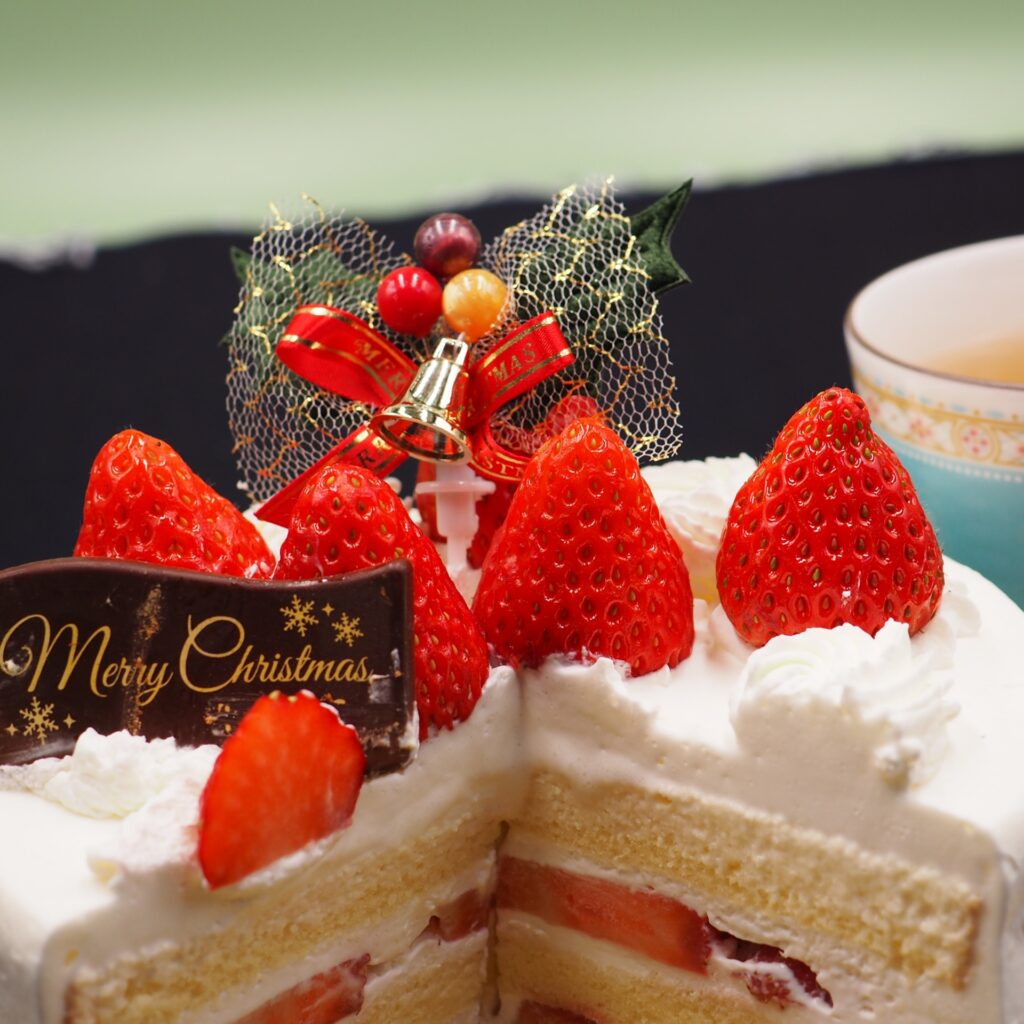 クリスマスケーキを購入している人