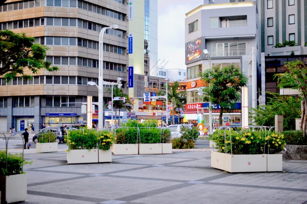 沖縄県の街並みを撮影した画像