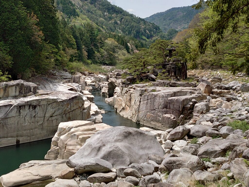 寝覚の床の外観を撮影した画像