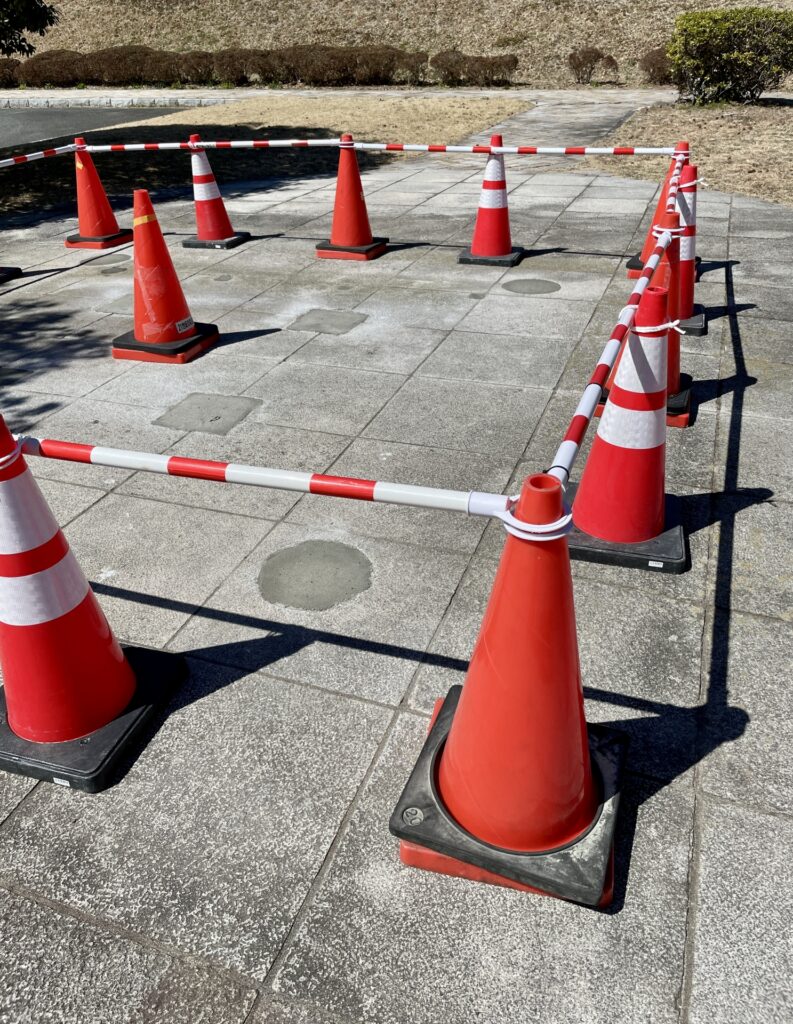 工事用のコーンをイメージした写真