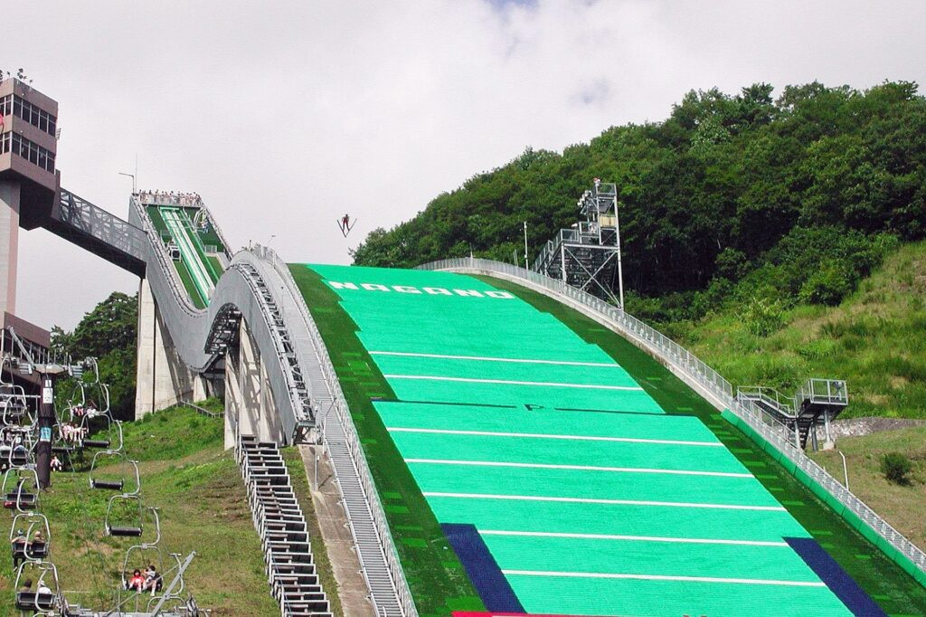 スキージャンプ台を撮影した写真