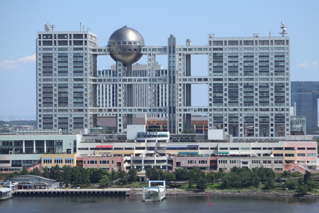 フジテレビの外観を撮影した写真
