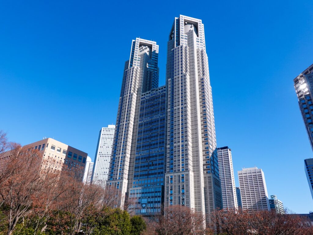 東京都庁の外観を撮影した画像