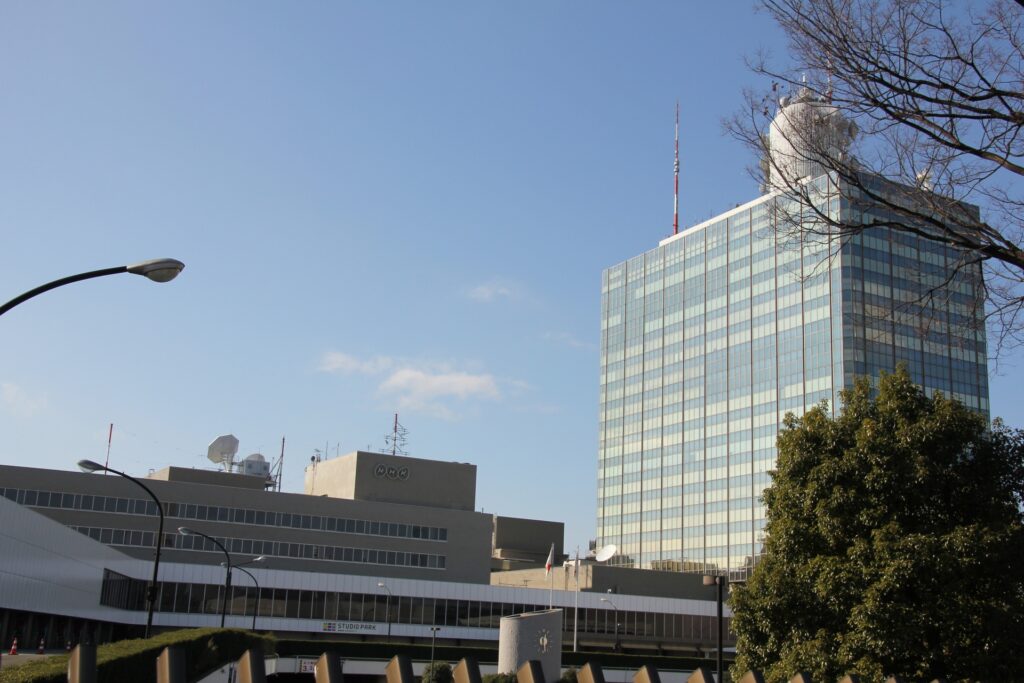 NHKの本社の外観を撮影した写真