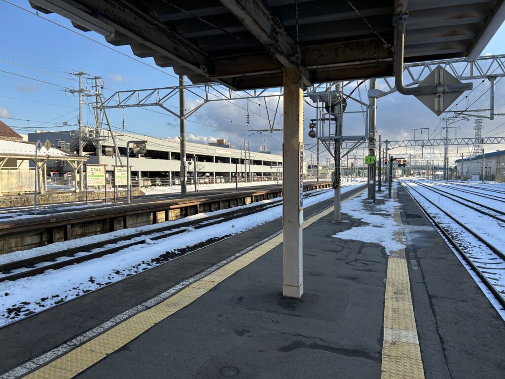 北海道における電車の線路を撮影した写真