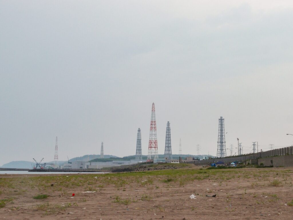 柏崎刈羽原発の外観を撮影した写真