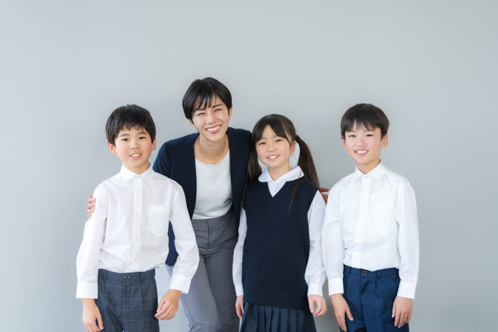 学校の制服をイメージした画像