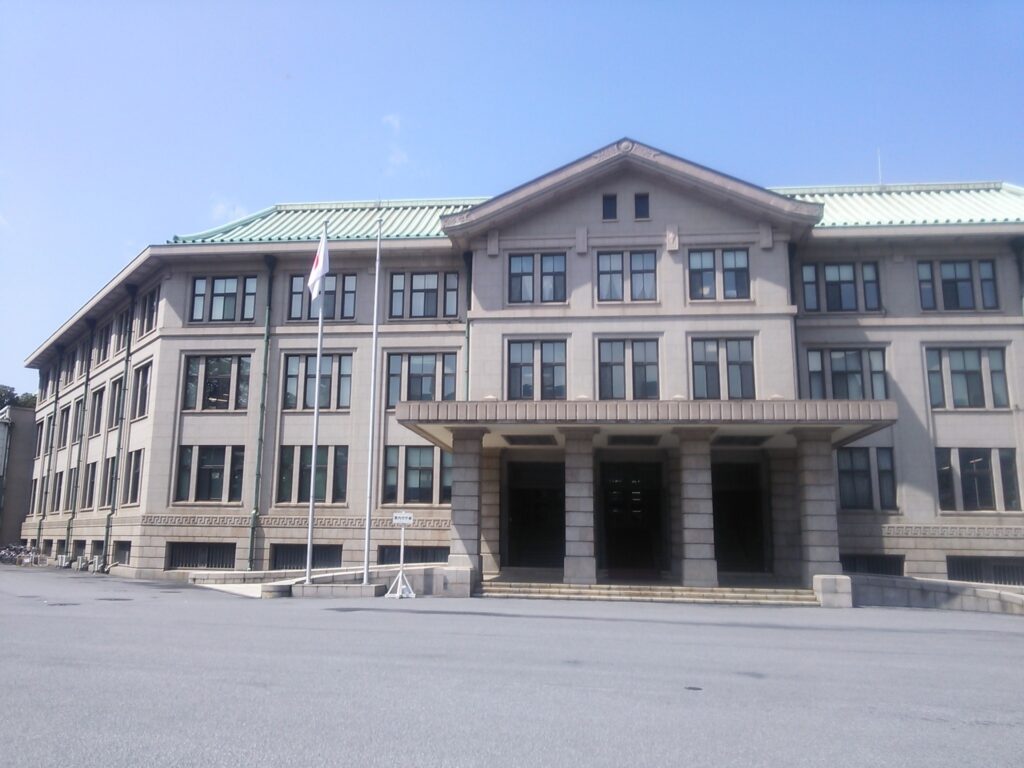 宮内庁の外観を撮影した画像