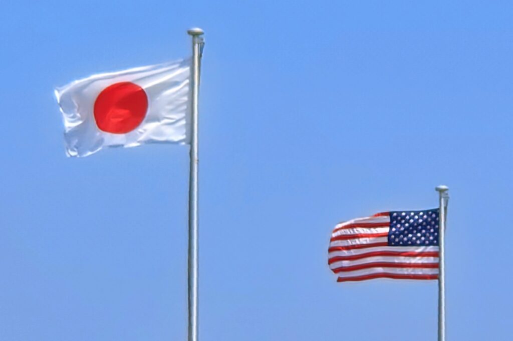 日本とアメリカの国旗を撮影した画像