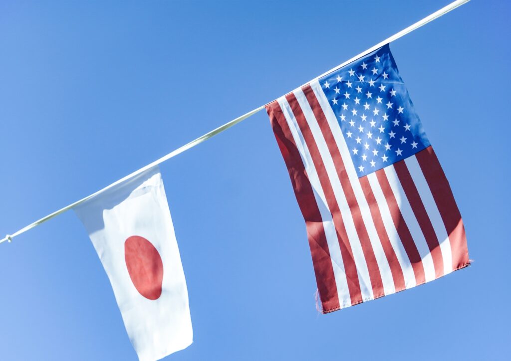 日本とアメリカの国旗を撮影した画像