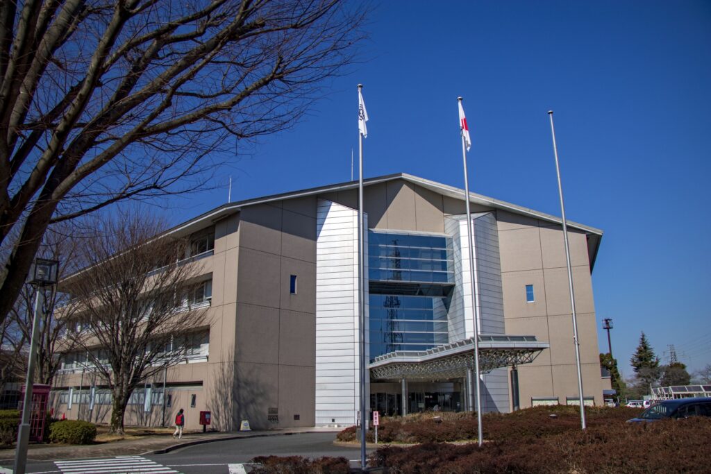 白岡市役所の外観を撮影した画像