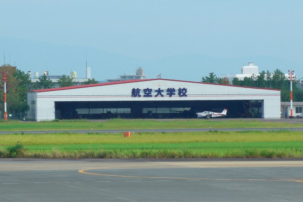 航空大学校の外観を撮影した画像