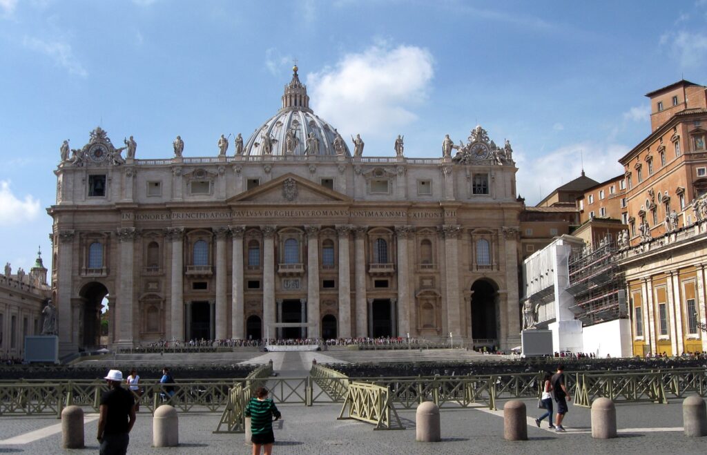 ローマ教皇庁の外観を撮影した画像