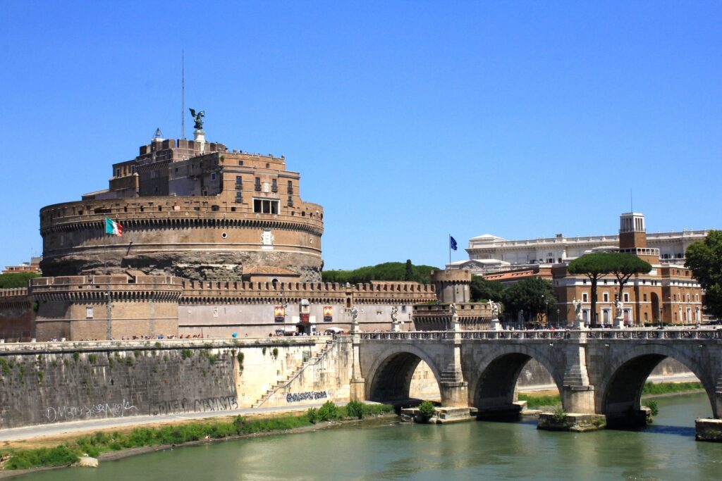 ローマ教皇庁の外観を撮影した画像