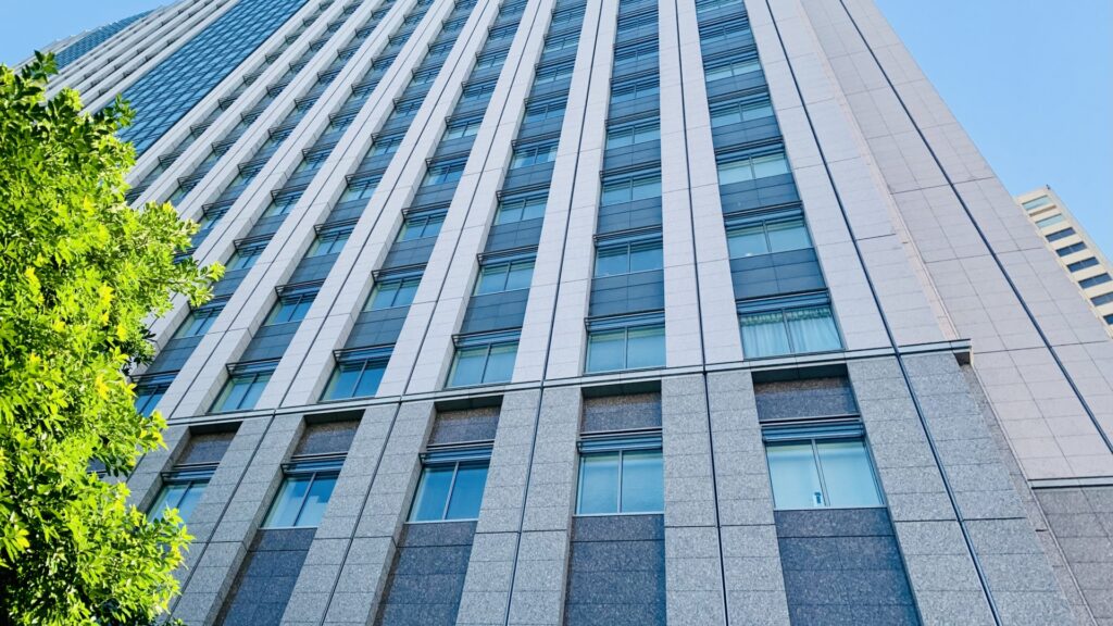 金融庁の外観を撮影した画像