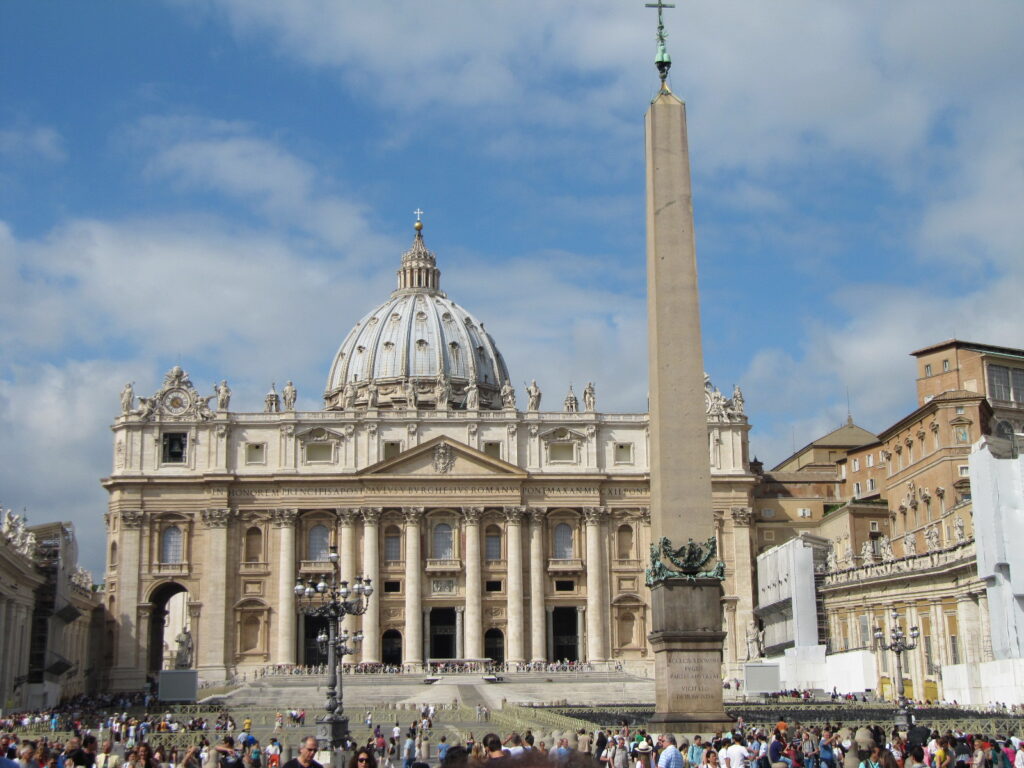 ローマ教皇庁の外観を撮影した画像