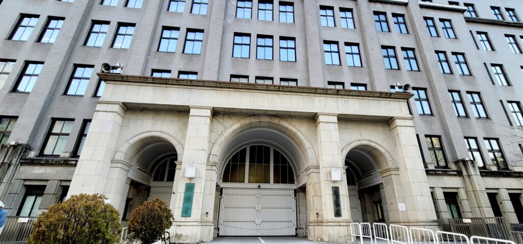 外務省の外観を撮影した画像