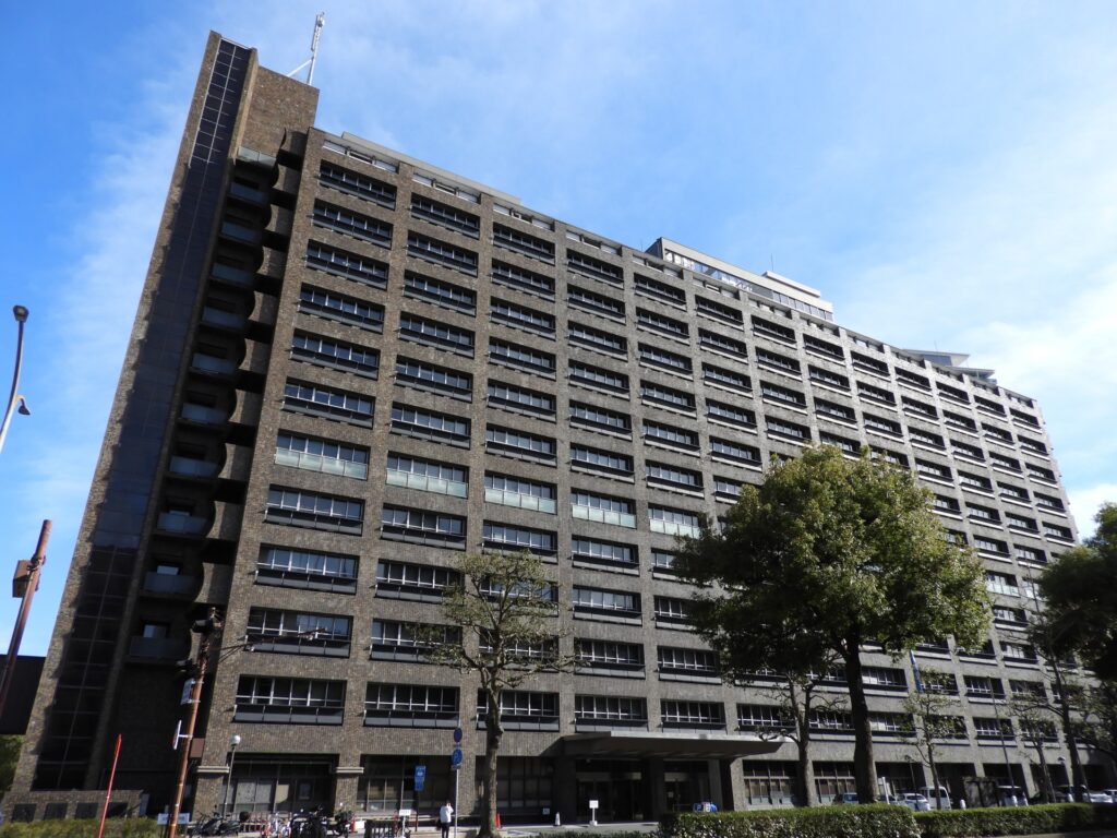 兵庫県庁の外観を撮影した画像