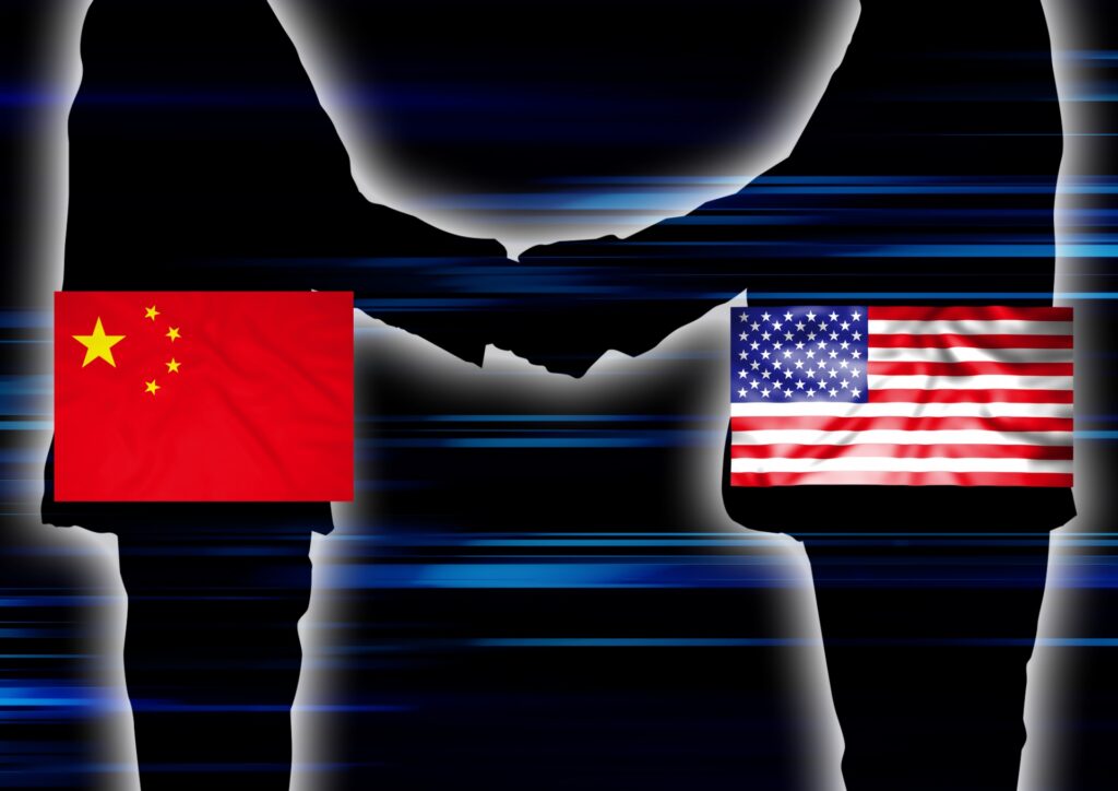 アメリカと中国の国旗を撮影した画像