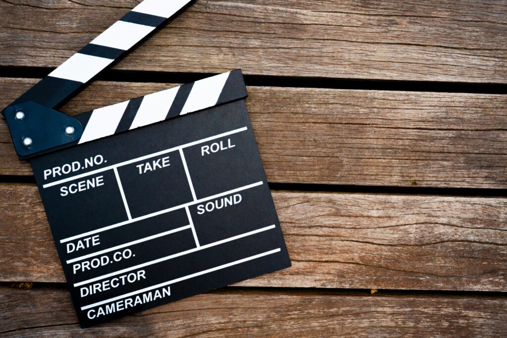 映画を撮影している監督をイメージした画像