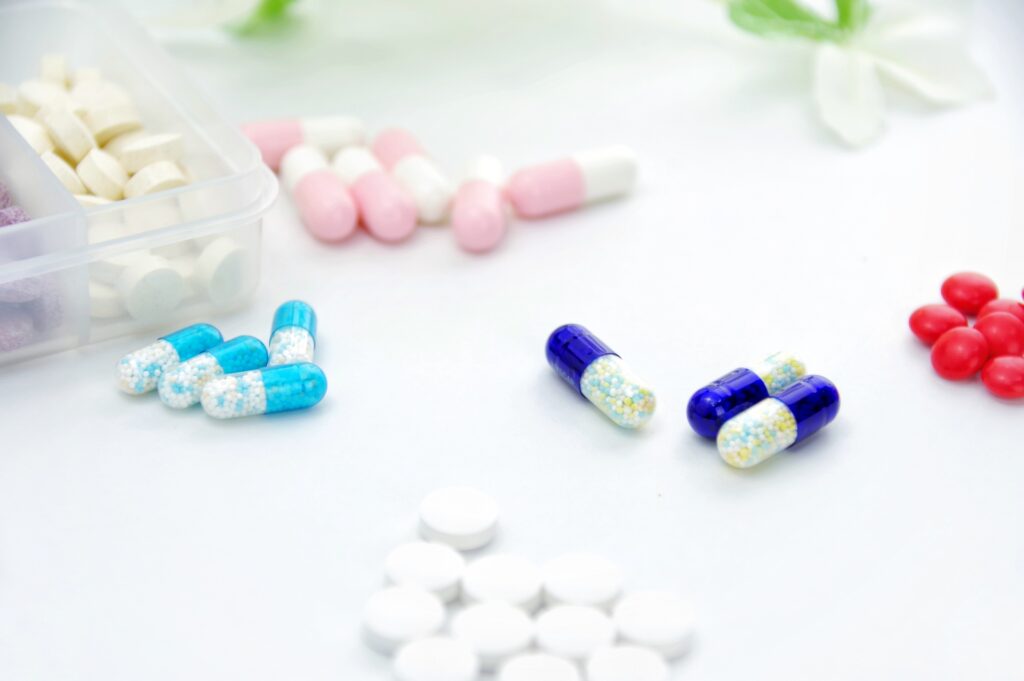 避妊薬を開発している研究者をイメージした画像